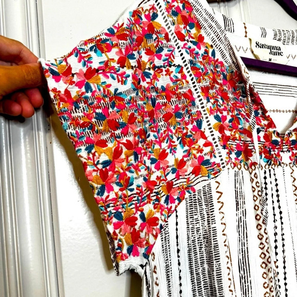 SAVANNA JANE Double Take 2 Floral Embroidery Top Size Medium - Picture 10 of 14